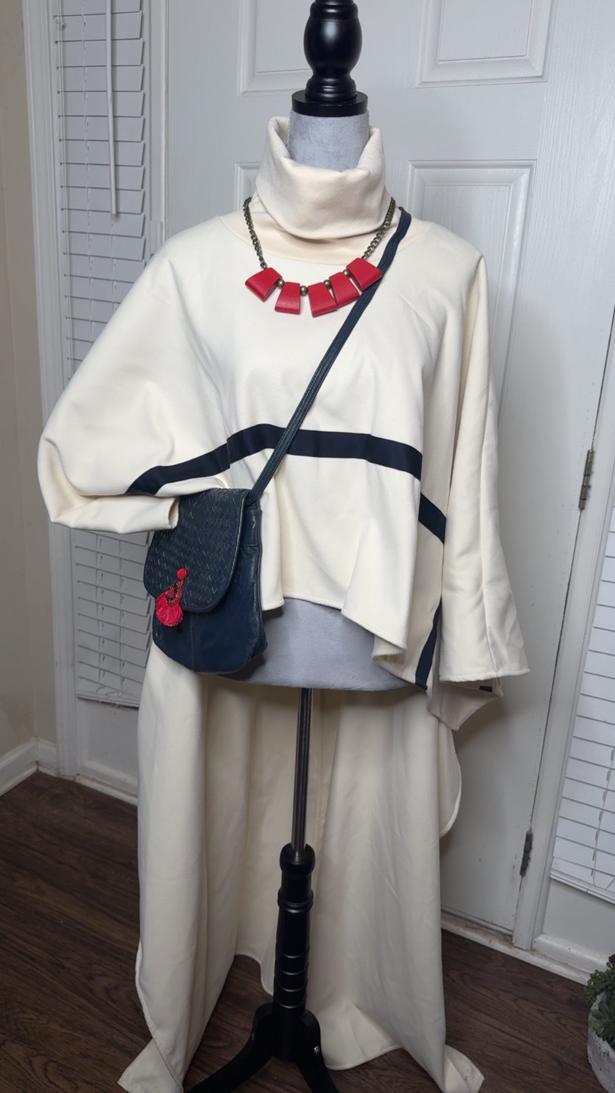 3pc Style me poncho & navy vintage purse
