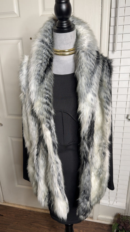 Cream blk faux fur vest