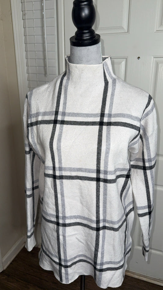 Blk white sweater