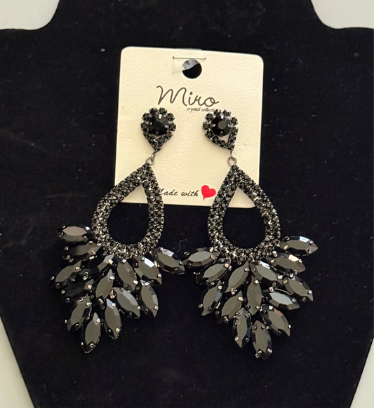 Black elegant earrings
